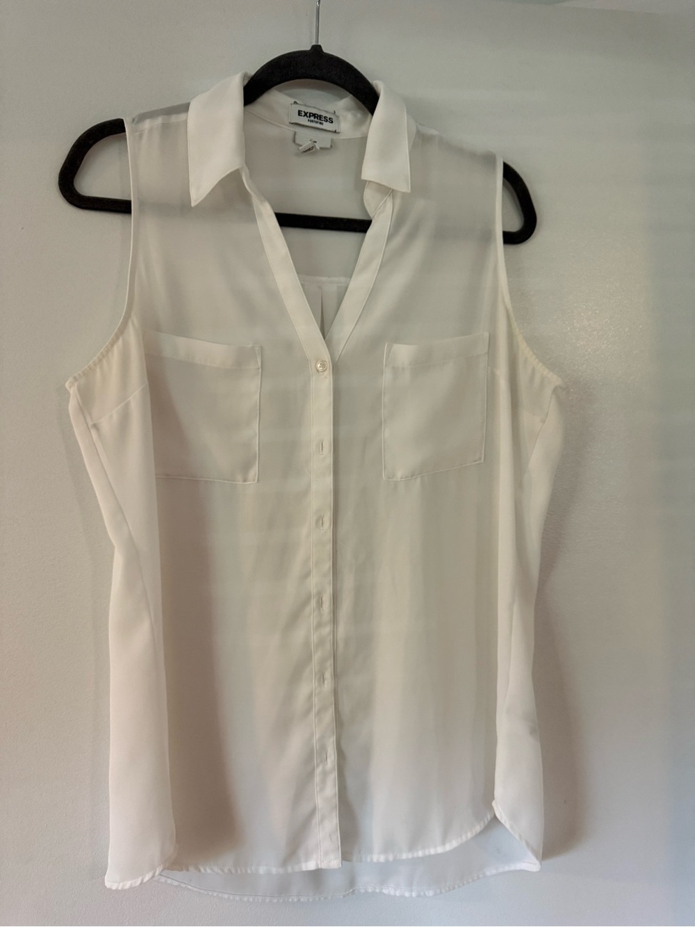 Express Women's Sleeveless Button-Front Blouse in White